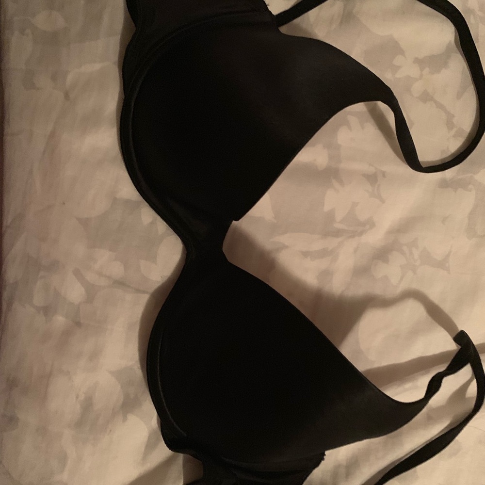Pink vs bra - Picture 2 of 3